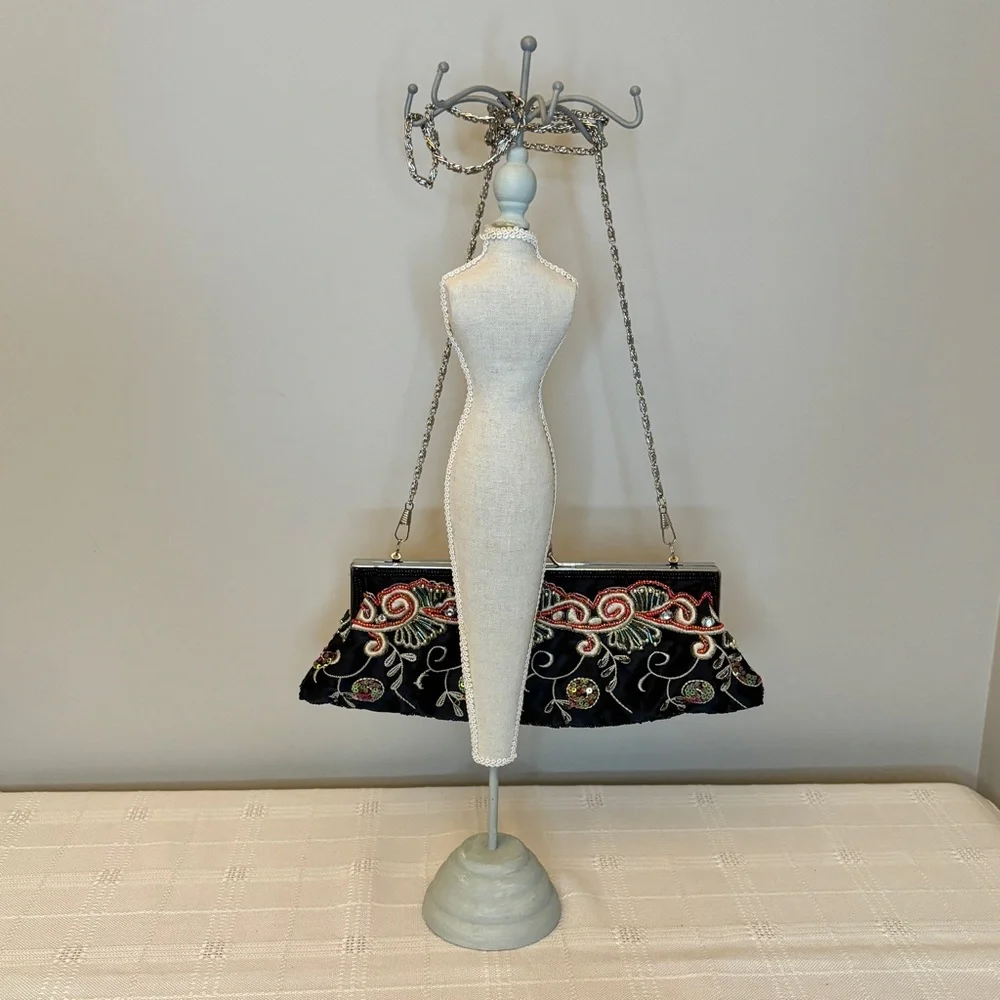 *SOLD* Vintage 90s ALDO Beaded and Sequin Clutch - Picture 2 of 8